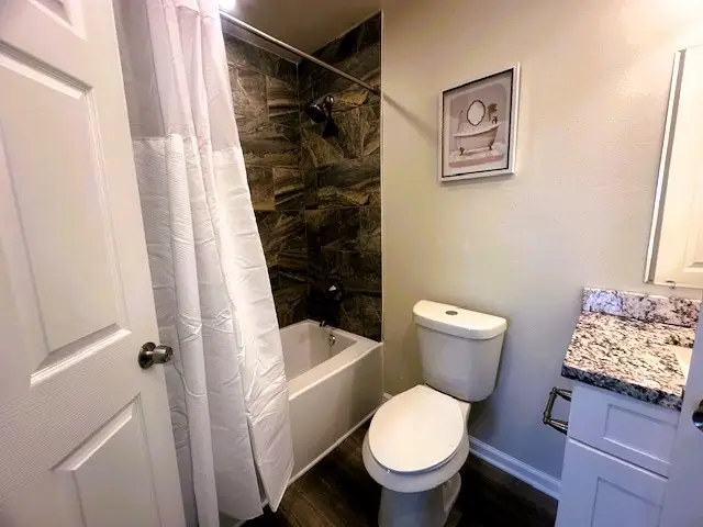 Deluxe Suite Bathroom